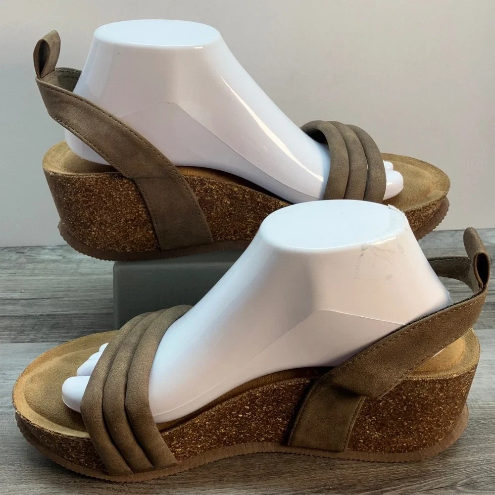 Maurices Cami Comfort Wedge Sandals Taupe Brown Puffy Strap Slingback 10M